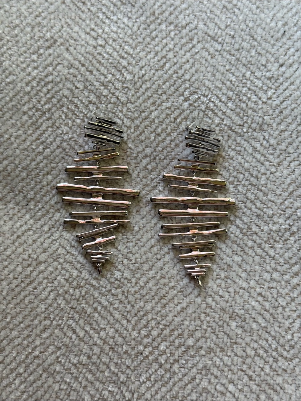 NWOT Kendra Scott Rylan Zigzag Earrings